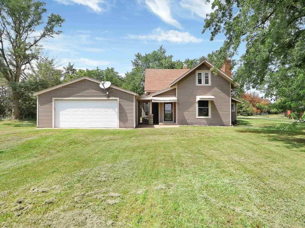 1557 Main St, Navarre, KS 67451