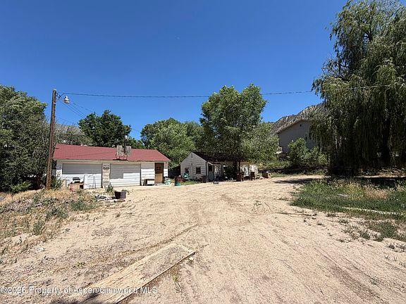 4th image of 880 Garden Ln