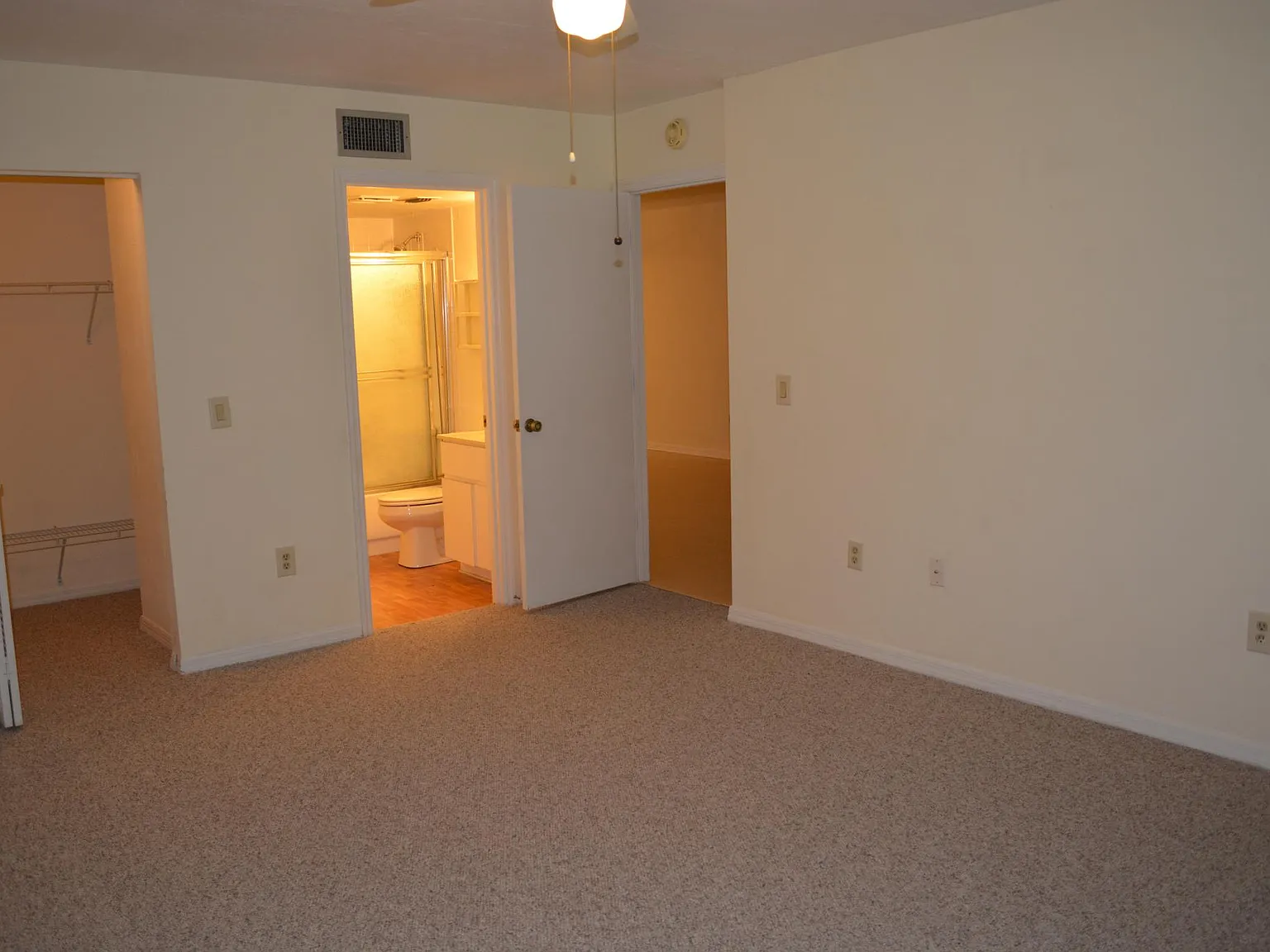 2 bed, 990 sqft, $1,500 — Photo 4
