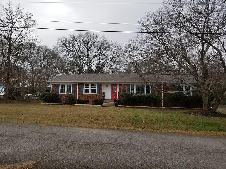 1st image of 4 Ravenwood Ln