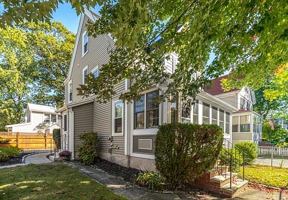 2nd image of 118 Franklin Ave