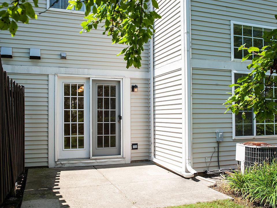 2nd image of 2077 Cambria Ct