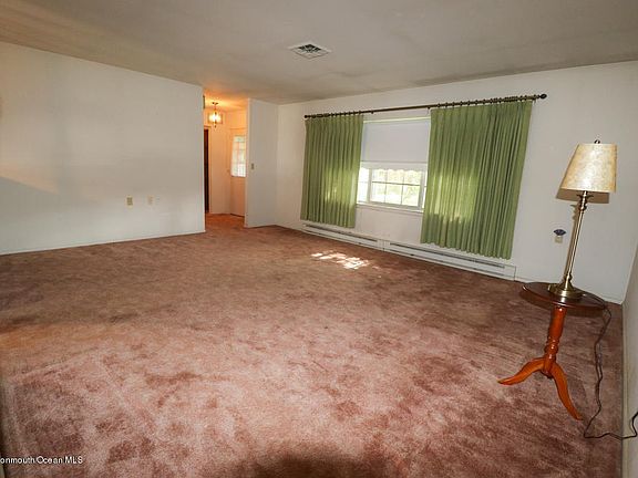 3rd image of 980A Aberdeen Dr