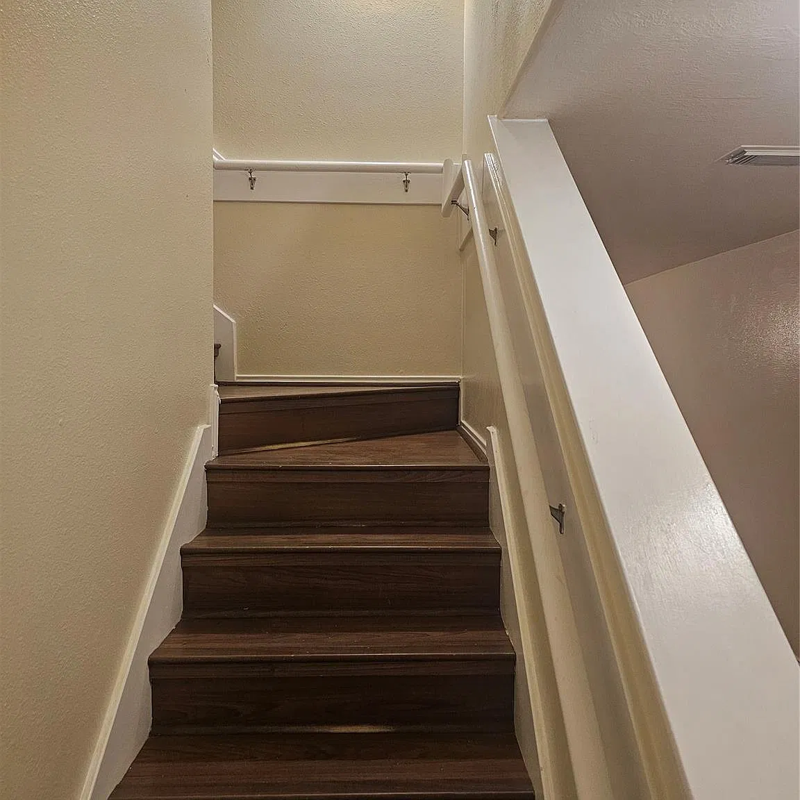 4 bed, 2.5 bath, 2220 sqft, $2,000 — Photo 4