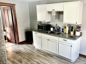 2260 W 7th St, Cleveland, OH