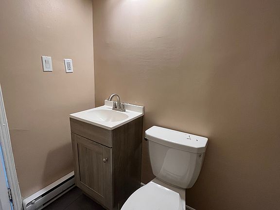 3rd image of 807 Wellington Ave #1