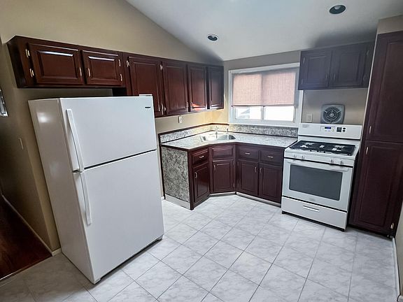 5th image of 22119 Fairbury Ave #2