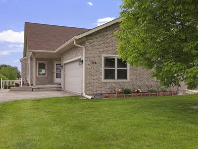 115 COMMUNITY DRIVE, Fall River, WI, 53932
