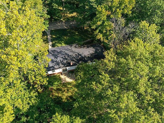 5th image of 24 Beaver Dr