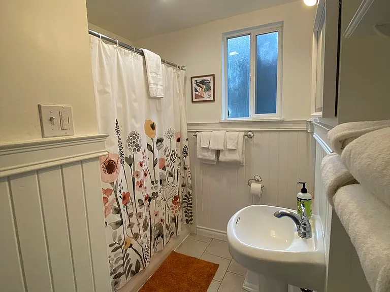 619 E 4th St — Photo 5