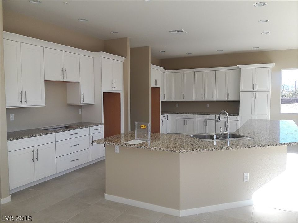 1st image of 380 Chaparral Dr