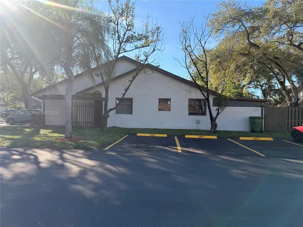 9601 NW 16th St, Pembroke Pines, FL 33024