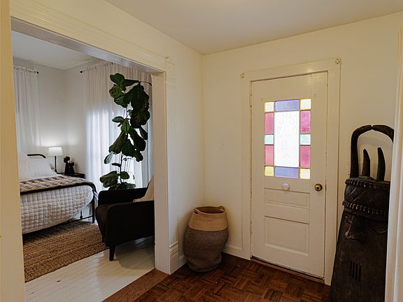 5th image of 510 W Walnut St