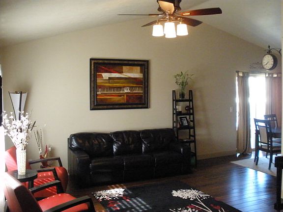 3rd image of 326 Oaktrail Dr
