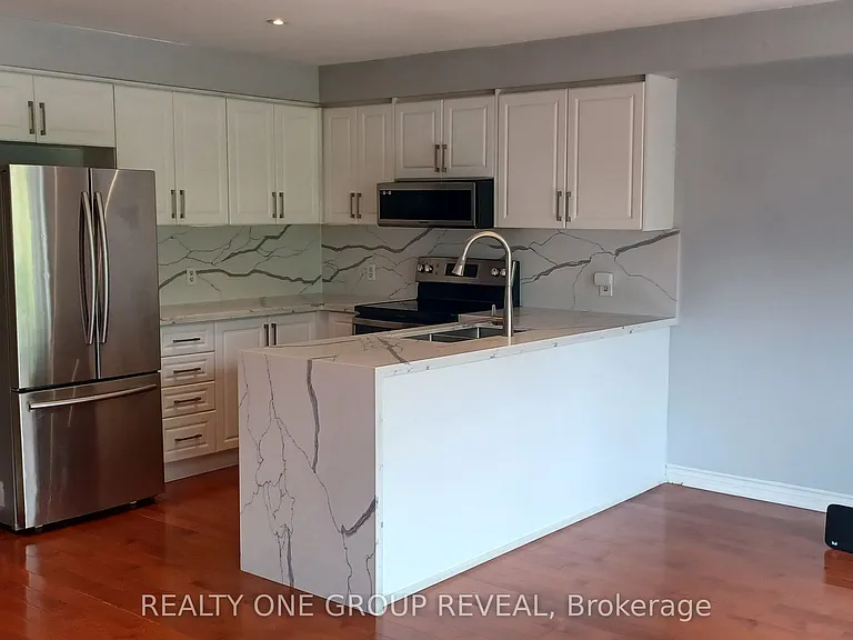 107 Dooley Cres — Photo 3