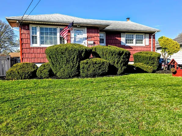 19 E 2nd St, Port Reading, NJ 07064