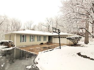 178 Stonegate Rd, Trout Valley, IL 60013