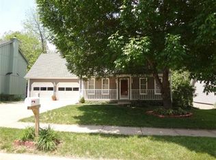 1592 Ridgeway Dr, Liberty, MO 64068