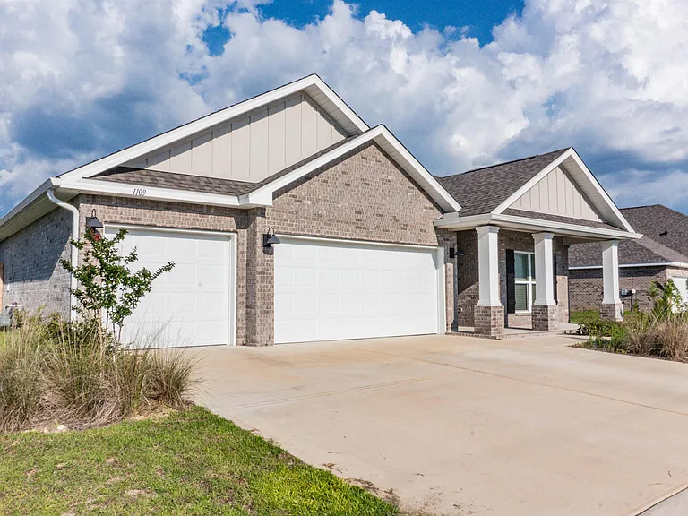 1109 Shoal River Dr — Photo 3