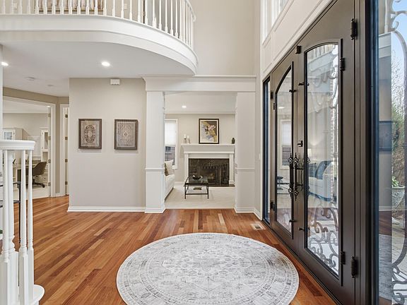 4th image of 18356 Clairmont Cir W
