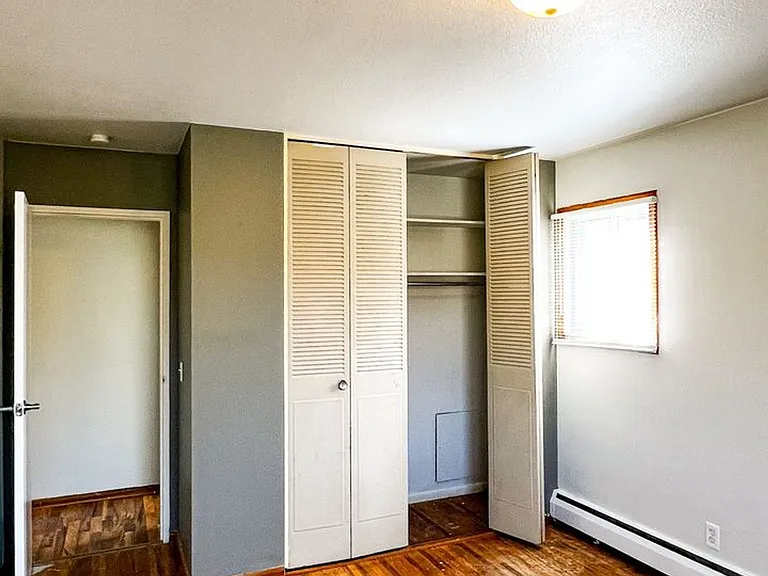 Discover Your Dream Home at Aquilla Park Apartments - Pet-Friendly Living in St. Louis Park! — Photo 11