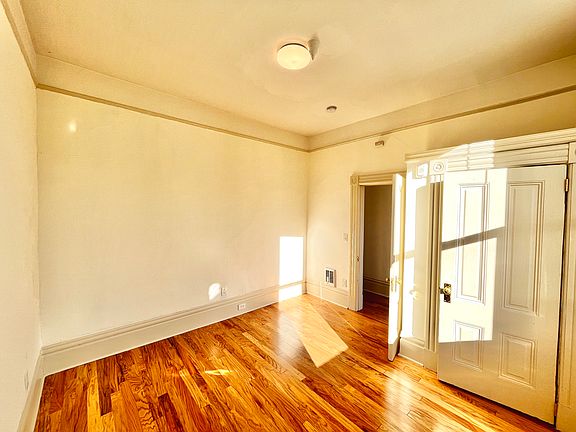 2nd image of 122-144 Tiffany Ave #132