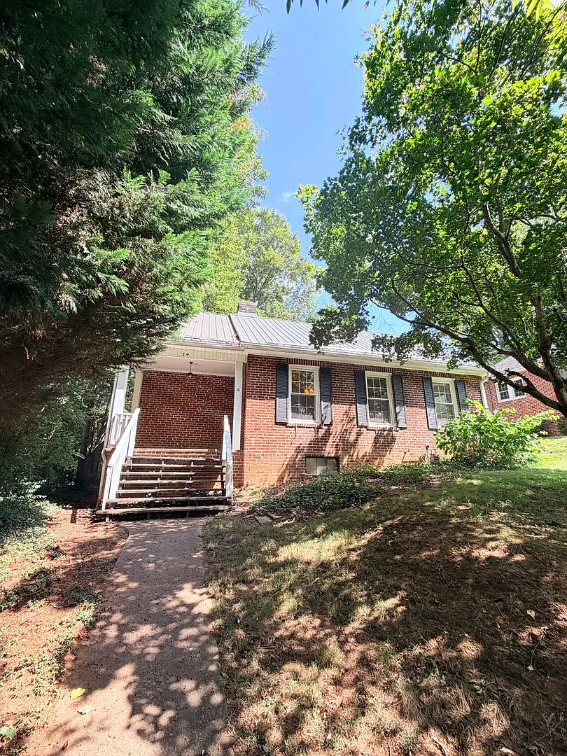 Enka Village Home for rent. 2 bedroom/1 bathroom with 2 bonus rooms! — Photo 1