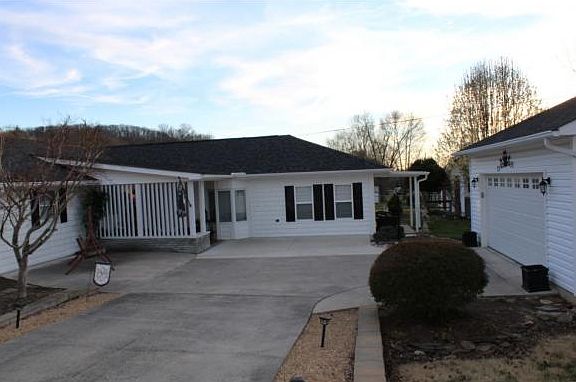 2nd image of 737 Douglas Dr