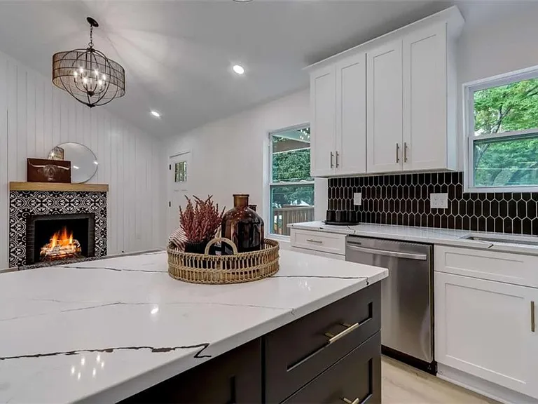 1200 Byewood Ln SW — Photo 14