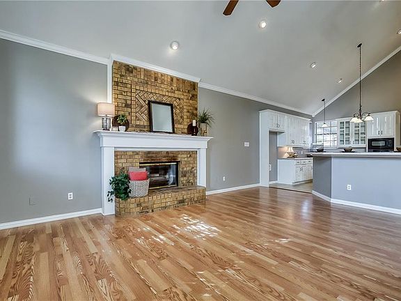 5th image of 8817 Clearlake Dr