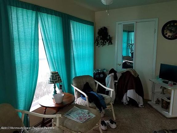 3rd image of 107 Charlotteville Dr S