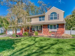 321 Martom Rd, Wyckoff, NJ 07481