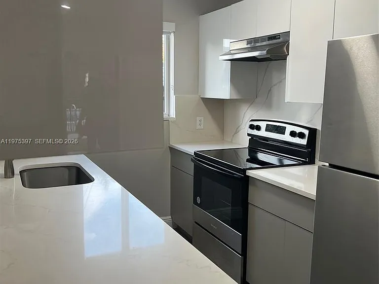 1901 Johnson St #2 — Photo 4