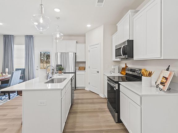 4th image of 30 Stoneview Way