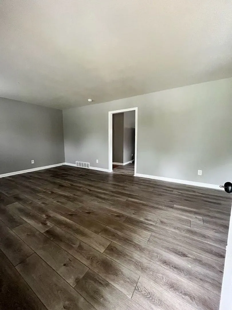 Coming Soon-Adorable 3 Bedroom 1 Bath House For Rent! — Photo 3