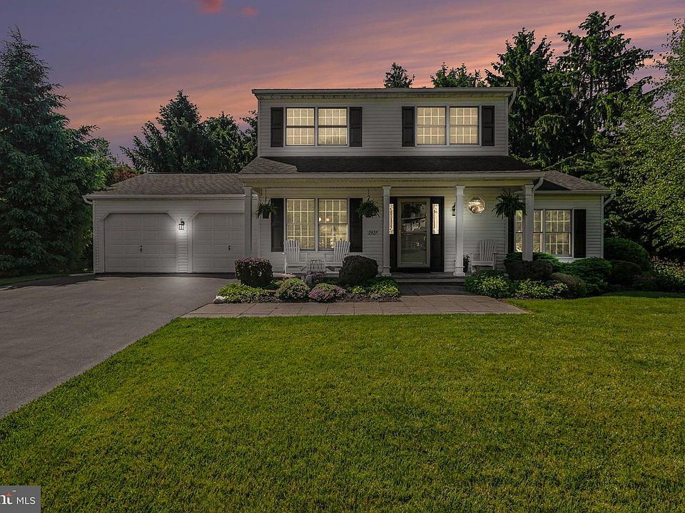 1st image of 2427 Clover Dr