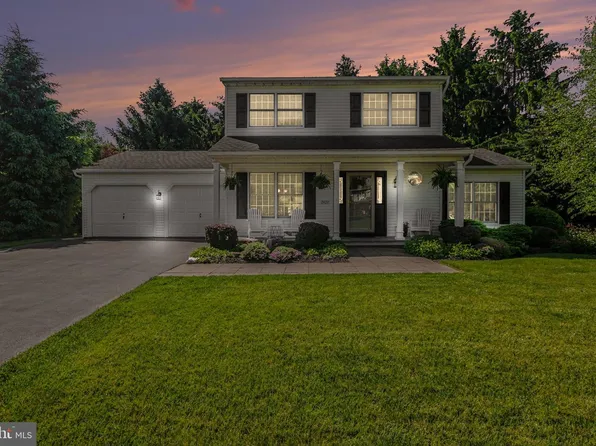 2427 Clover Dr, Mechanicsburg, PA 17055