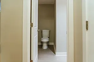 4 bed, 3.0 bath, 1800 sqft, $4,000 — Photo 2