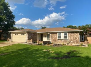 4711 N Prairieview Ct, Arlington, TX 76017