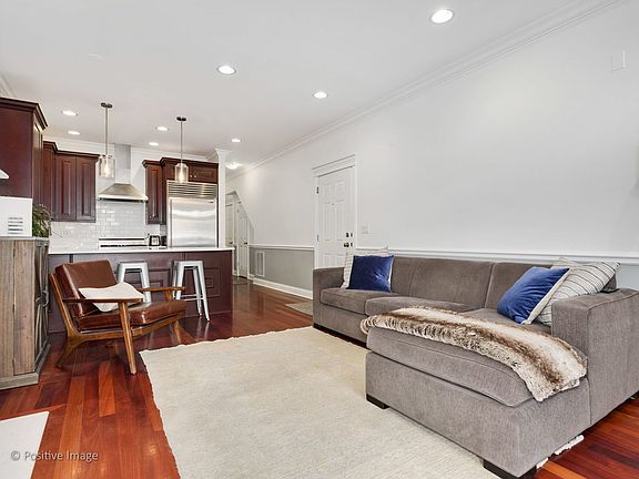 5th image of 1823 N Sheffield Ave #2