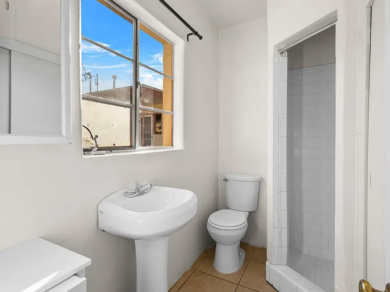 306 Carlisle Blvd SE #C — Photo 17