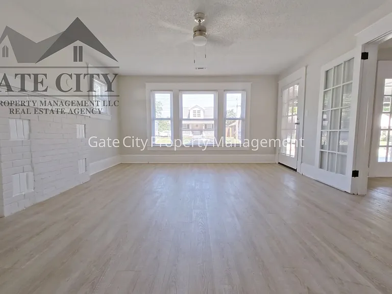 1105 Adams St — Photo 8