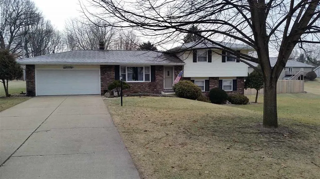 10204 Carriage Dr photo 1