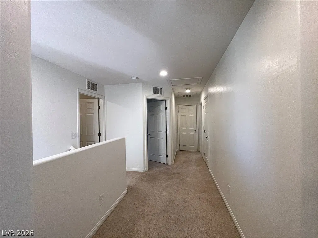 4 bed, 2.5 bath, 1991 sqft, $2,400 — Photo 4