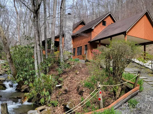 2376 Dicks Creek Rd, Whittier, NC 28789