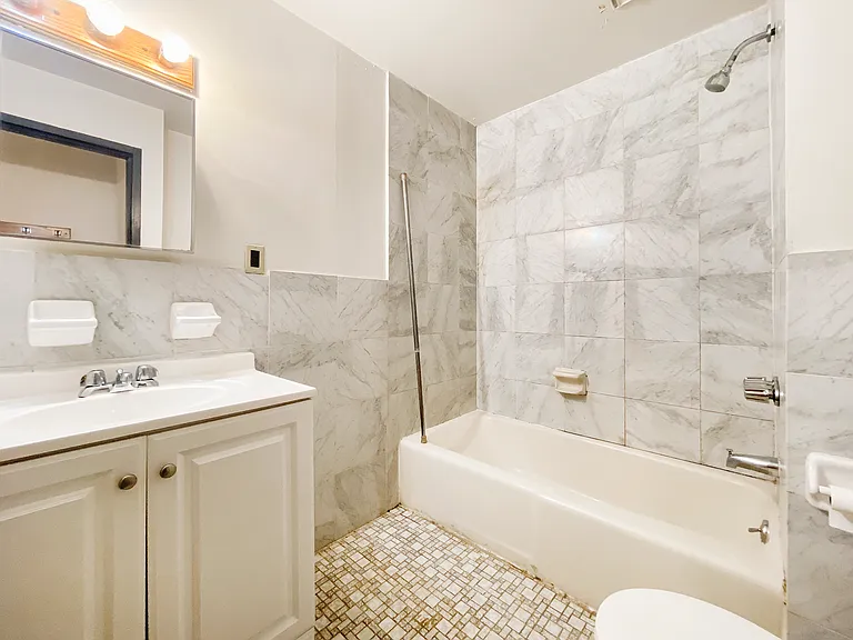 523 W 49th St #3B — Photo 6
