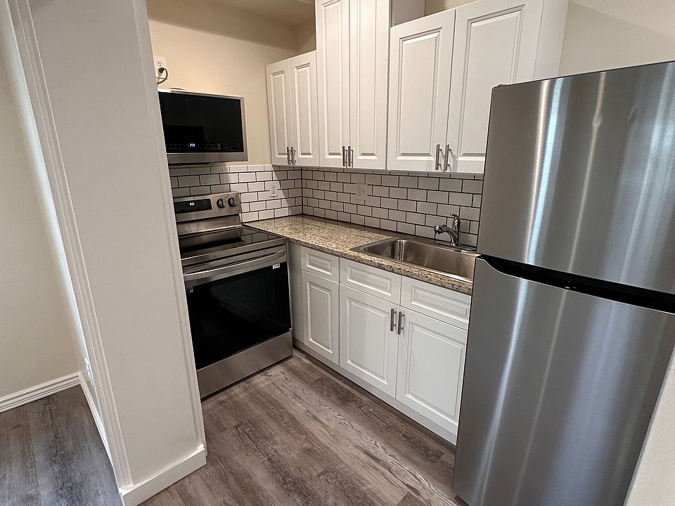 Kitchen - stainless steel appliances