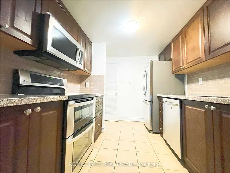 717 Bay St #404 — Photo 2