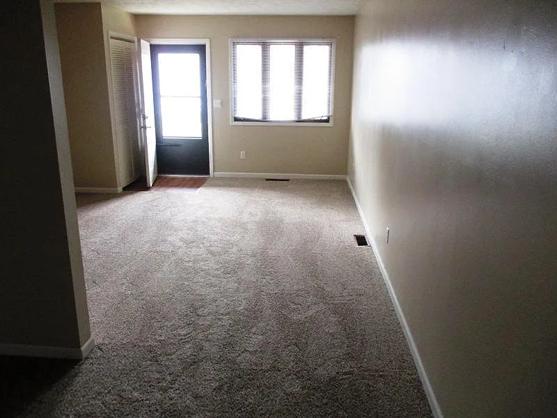 2 bed, 1.5 bath, 1000 sqft, $1,010 — Photo 3