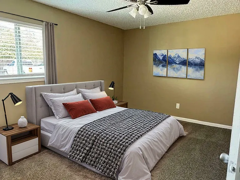 South Castle Apartments — Photo 16